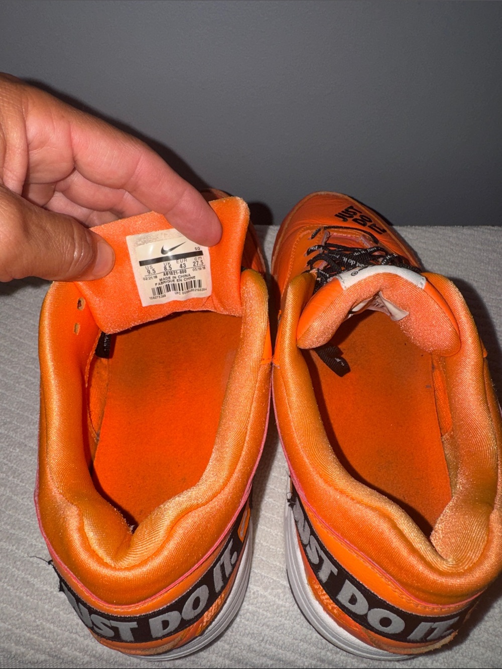 Nike Orange 'Just Do It' Air Max 1 Sneakers W size 9.5 - Picture 5 of 7